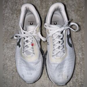 On CloudMonsters Size W6.5